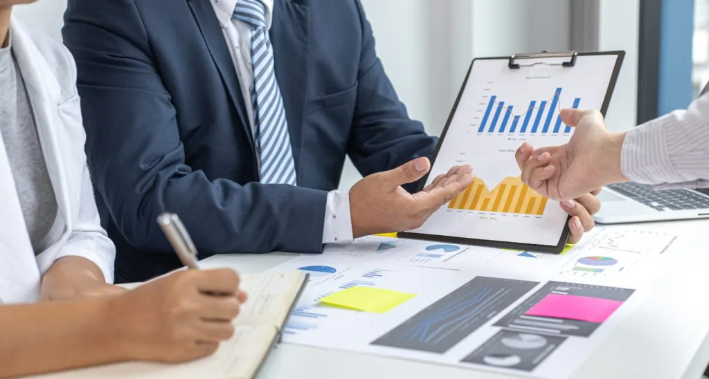 Comparing LMS pricing models including flat-rate and per-learner billing